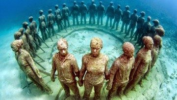 Explore Bermuda’s Riveting Underwater World on a Wreck Dive